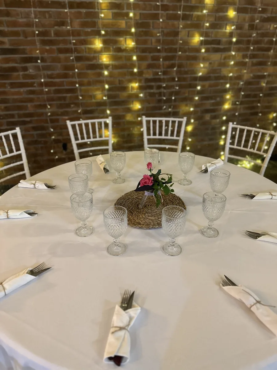 Mesa preparada para una celebración